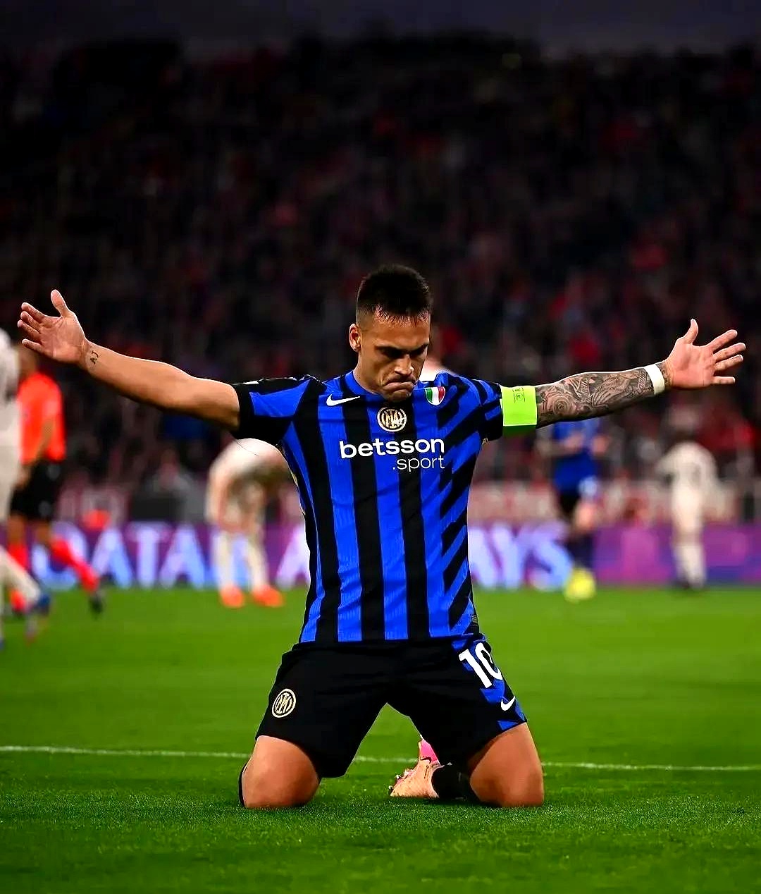 包含国际米兰训练开放日,转会期外线爆发引欢呼,国王杯在即,年轻球员得到机会的词条 包含国际米兰训练开放日,转会期外线爆发引欢呼,国王杯在即,年轻球员得到机会的词条