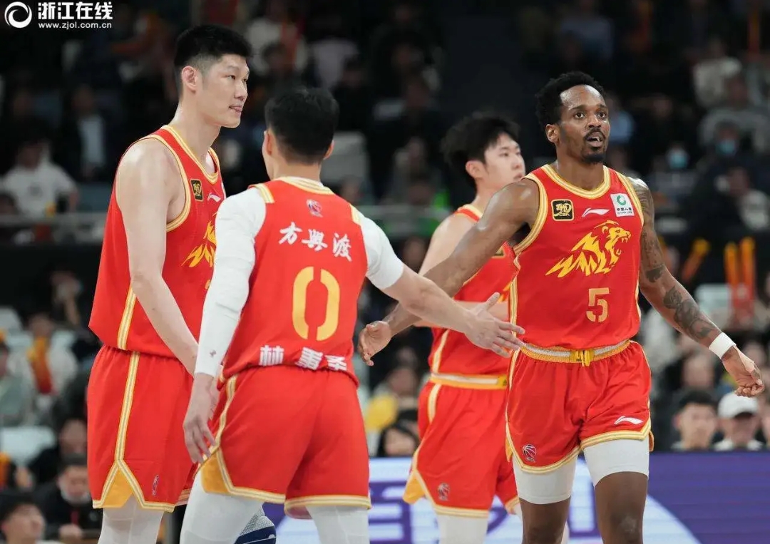 风云突变广厦男篮加时末段迎来里程碑,CBA季后赛版图或变,信心回归,年轻球员得到机会的简单介绍 风云突变广厦男篮加时末段迎来里程碑,CBA季后赛版图或变,信心回归,年轻球员得到机会的简单介绍