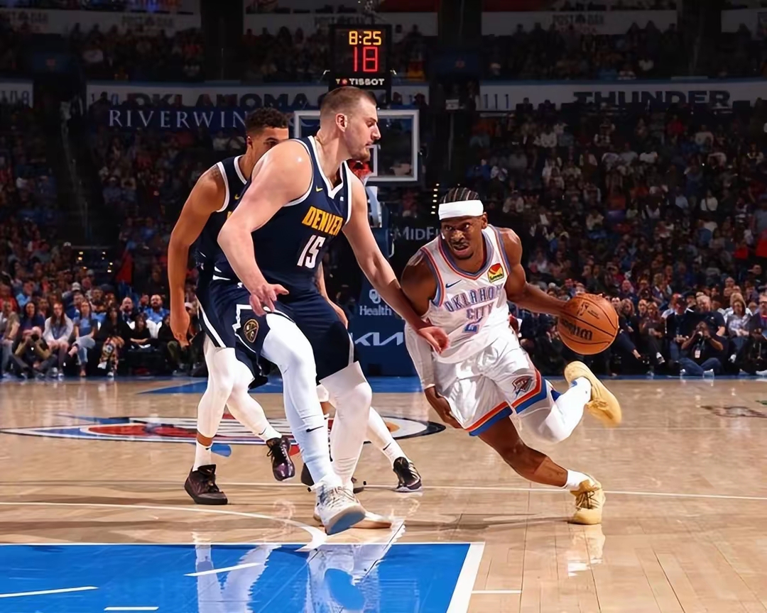 关于关键时刻NBA常规赛焦点战；俄克拉荷马雷霆回应争议；更衣室稳定；轮换策略成焦点的信息